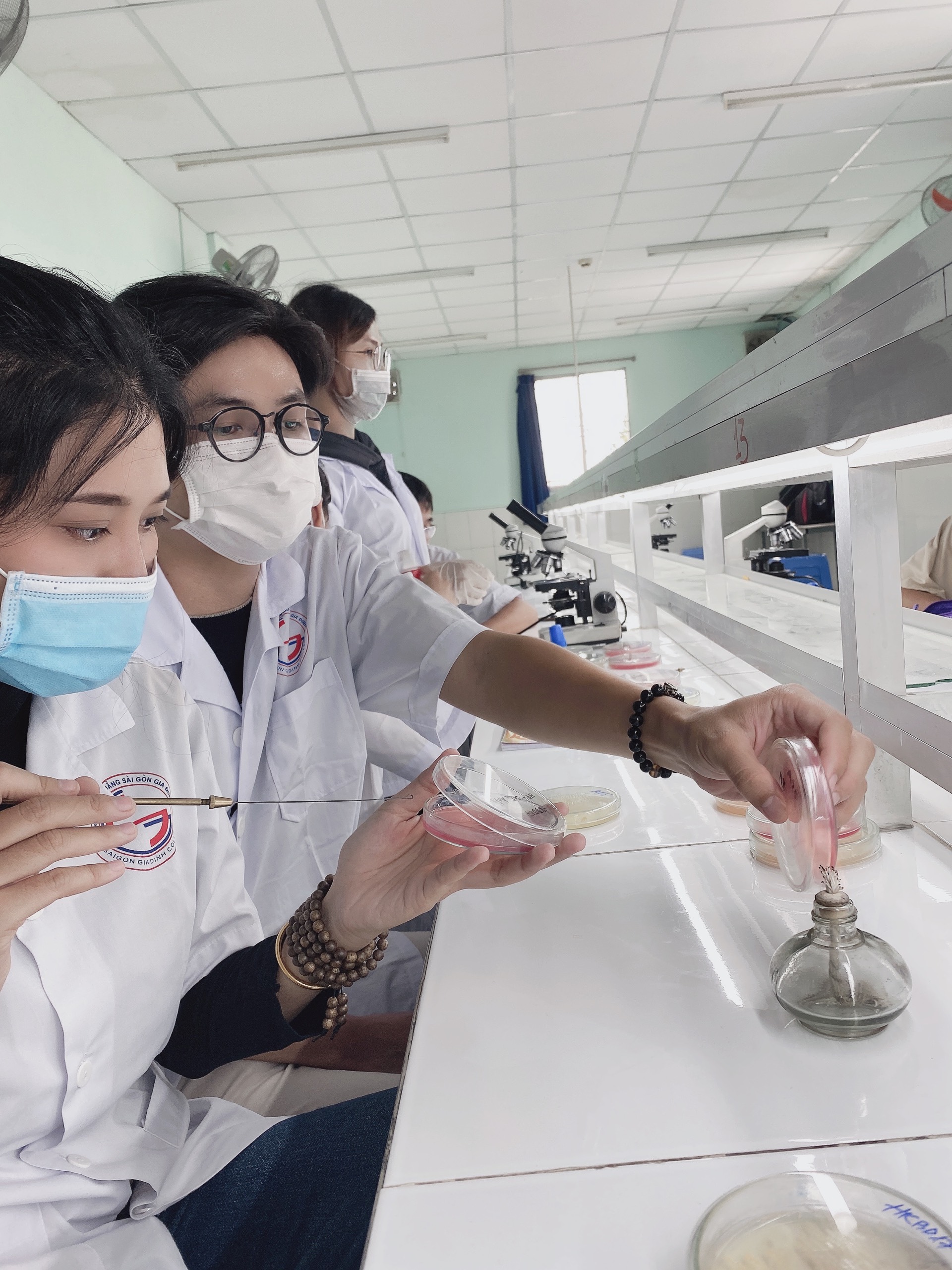 Hình ảnh Phòng thí nghiệm (Lab)