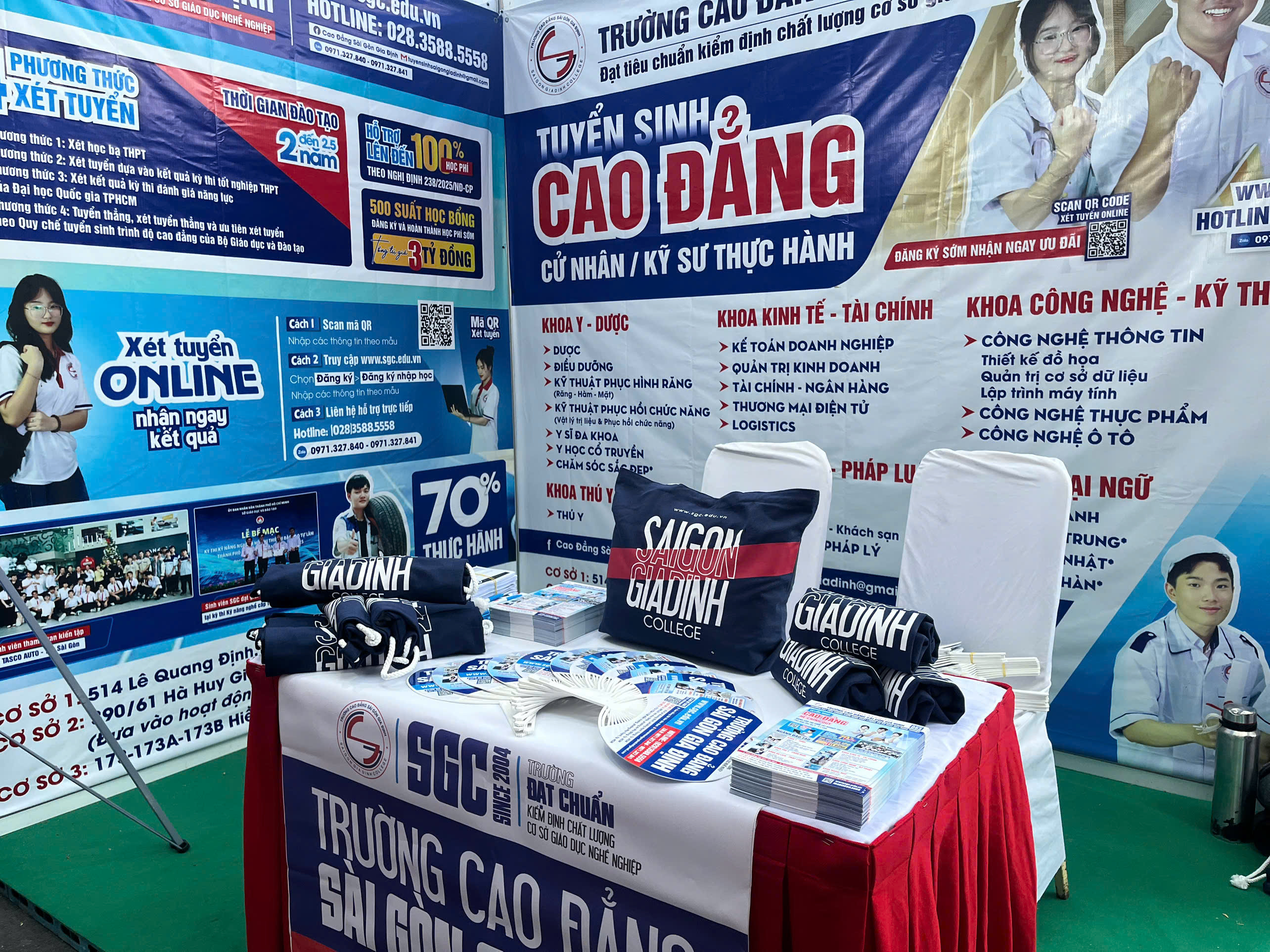 Hội chợ tuyển sinh